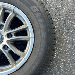 ハイエース用スタッドレスタイヤ、ホイールセットの画像
