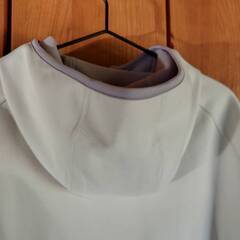 ユニクロ・フルジップフード付きパーカー・メンズXLサイズの画像