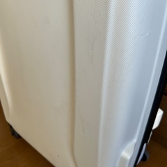 スーツケース大 白　TSAロック有　内部・外部ともに汚れ多数の画像