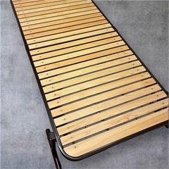 ⭐️美品☘️スノコ折りたたみベッド　カビ・ダニ予防　通気性　高さがあり掃除機をかけ易い　立ち上がりしやすい　シングルサイズ　キャスター付き！✨の画像