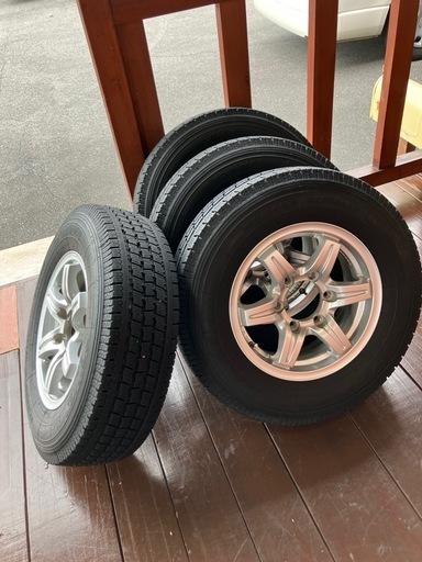 ハイエース195/80R15インチ LT スタッドレスタイヤ・ホイールセット