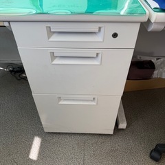 オフィスデスクの画像