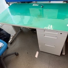 オフィスデスクの画像