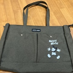 カバンとポーチとハンカチの4点セットの画像