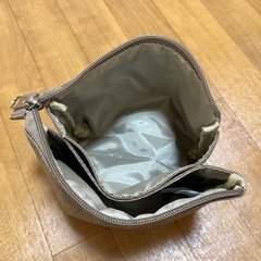 カバンとポーチとハンカチの4点セットの画像