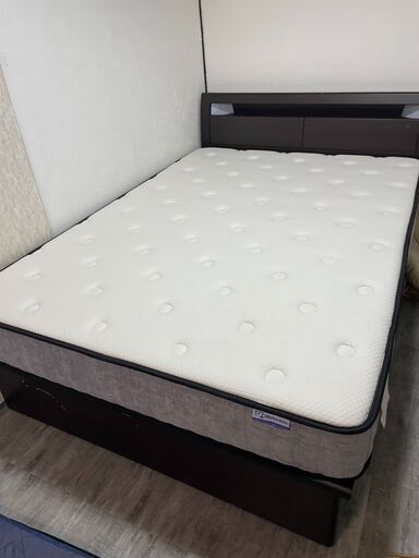 ◇◇ニトリ大人気の跳ね上げ収納ダブルベッド◇◇マットおレスはほぼ