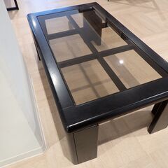 ガラス天板テーブルの画像