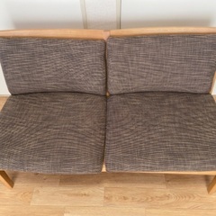 ニトリ2人掛けソファ　木製の画像