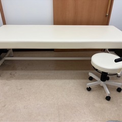 TAKADAマッサージベッド診察ベッド　　の画像