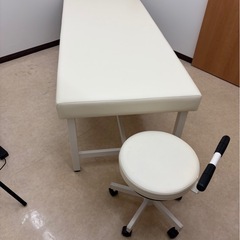 TAKADAマッサージベッド診察ベッド　　の画像