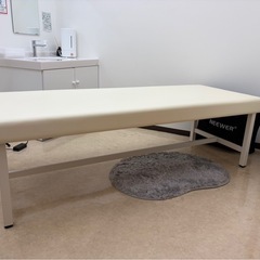 TAKADAマッサージベッド診察ベッド　　の画像