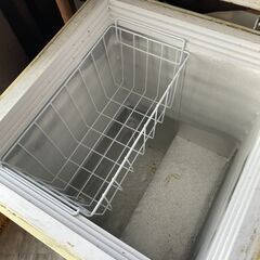 ◆◆冷凍庫◆◆　縦型で収納力がありますの画像