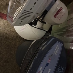 ジャンク電気ヒーター2台とワンドア冷蔵庫の画像