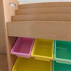 トイザらス限定おもちゃ収納ラックの画像