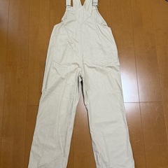 ベージュ サロペット 調整可能ストラップの画像