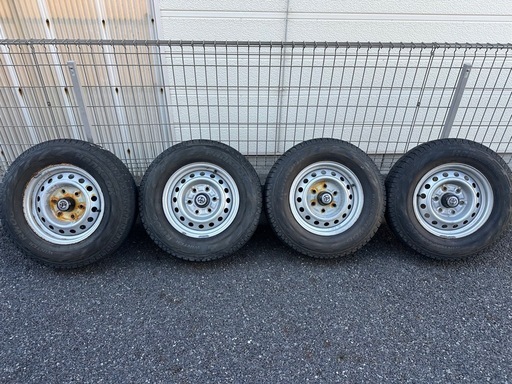 本日限定1万円！！】ハイエース等に 15インチ スタッドレス 6穴 バリ溝