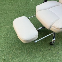 ビータ (Vita) フットレスト付オフィスチェア THE・BOSS ホワイト (TAN-835) 谷村実業の画像