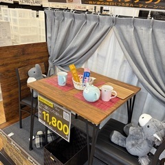 ダイニングテーブルの画像