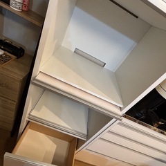 フラップ扉で隠せる！家電収納ストッカーの画像