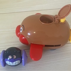 アンパンマン 飛行機おもちゃとバイキンマンの画像
