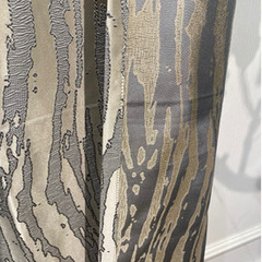 光沢感ある高級輸入生地を使ったサンプルカーテンの画像