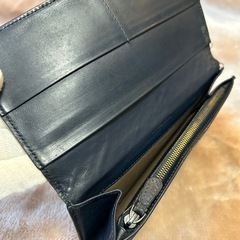 ボッテガヴェネタBOTTEGA VENETAボッテガベネタロングウォレット フラップ式二つ折り長財布 二つ折り財布 折財布 さいふサイフ小銭入れ有小銭入れ付きネイビー紺色ブラック黒色イントレチャートレザー本革牛革イタリア製メンズmen’s男性用紳士の画像