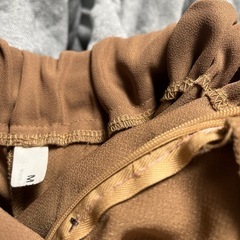 Mサイズ ブラウンのワイドパンツの画像