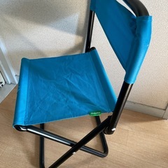 折りたたみ椅子の画像