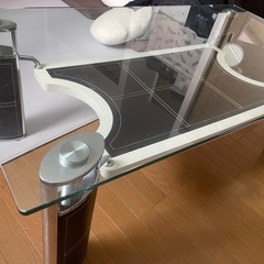 ガラステーブルの画像