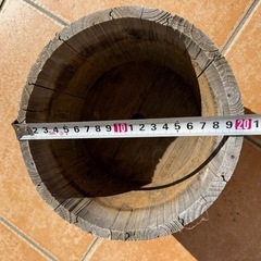 木製の鉢植えの画像