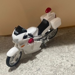 トミカ白バイの画像