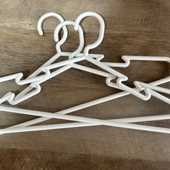 プラスチックハンガー　汚れありますの画像