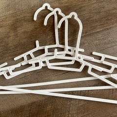 プラスチックハンガー　汚れありますの画像
