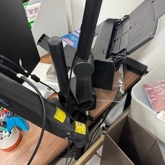 マイクアームとダイナミックマイクの画像