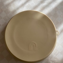 シリコンプレート　吸盤付き　クリーム色　の画像