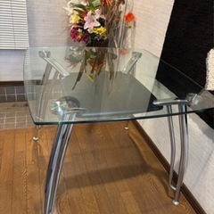 ⭕️美品⭕️¥38000 購入品のガラスダイニングデーブルの画像