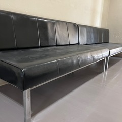 ブラックソファー2つの画像