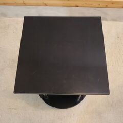 イタリアのデザイナーズ家具ブランドKARTELL(カルテル)の4581 コーヒーテーブルです。有機的なフォルムのイタリアモダンなサイドテーブルはフラワースタンドや飾り台としても♪の画像