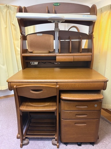 コイズミ学習机 (トモ) 石神井公園のテーブル《学習机》の中古あげます