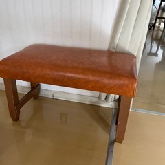 ブラウンベンチ2、三角クッショングレー2、胸あて1の画像