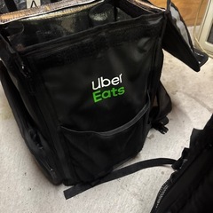 引き渡し予定者いますウーバーのバック　２つの画像