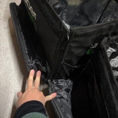 引き渡し予定者いますウーバーのバック　２つの画像