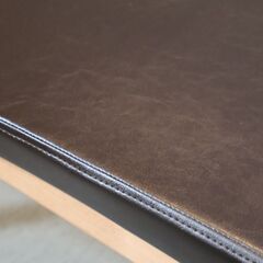 MIKIMOKU(ミキモク)のBC-23201 ベンチです。緩やかなカーブを描く丸みのあるフォルムが魅力の長椅子。ダイニングのベンチやちょっとした腰掛け椅子に♪の画像