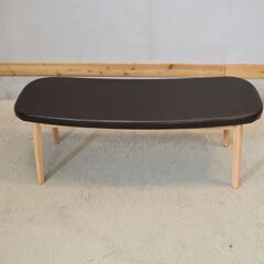 MIKIMOKU(ミキモク)のBC-23201 ベンチです。緩やかなカーブを描く丸みのあるフォルムが魅力の長椅子。ダイニングのベンチやちょっとした腰掛け椅子に♪の画像