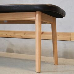 MIKIMOKU(ミキモク)のBC-23201 ベンチです。緩やかなカーブを描く丸みのあるフォルムが魅力の長椅子。ダイニングのベンチやちょっとした腰掛け椅子に♪の画像