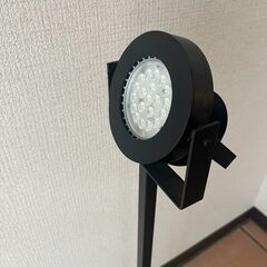 スポット照明　スタンド式の画像