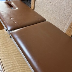 診察ベッドの画像