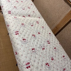 診察ベッドの画像