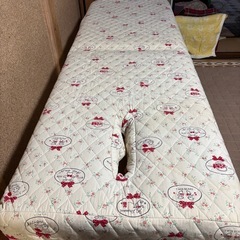 診察ベッドの画像