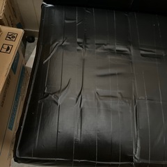 黒ソファーの画像